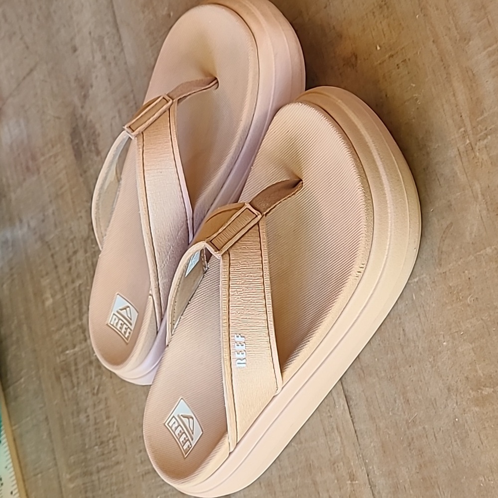 Women's size 9 REEF Platform Bondi Flip Flips Thongs Sandals Brown Tan EUC